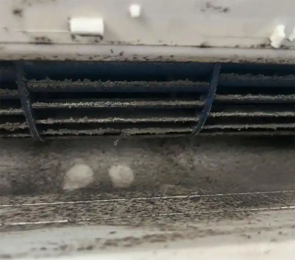 彭水空调吹的风有股烧焦味是怎么回事